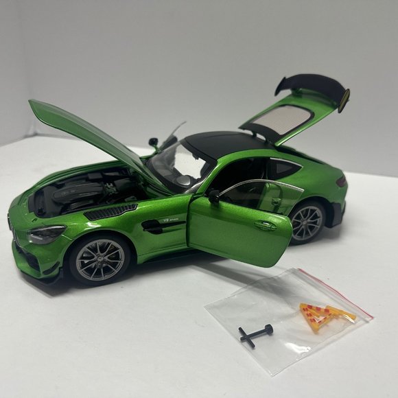 1:18 Mercedes-Benz GT-R Diecast Green Metal with LED lights - Picture 5 of 12